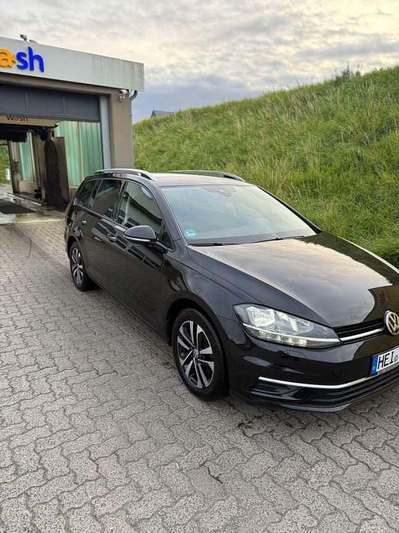 Schwarz Gebraucht 2021 VW Golf VIII IQ Drive Limousine | 17.000 € (Etwas zu teuer) - Bild 1/4
