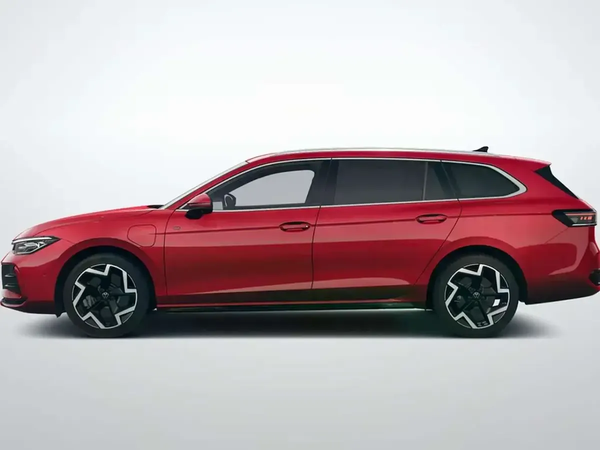 Gebraucht VW Passat R-line 272 PS (200 kW) 2025 Chilirot metallic Kombi