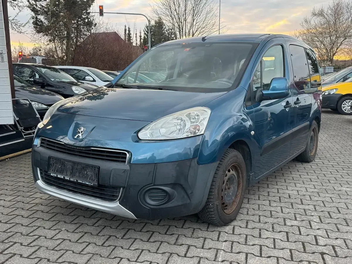 Gebraucht Peugeot Partner Tepee Active 92 PS (67 kW) 2013 Blau Van / Kleinbus