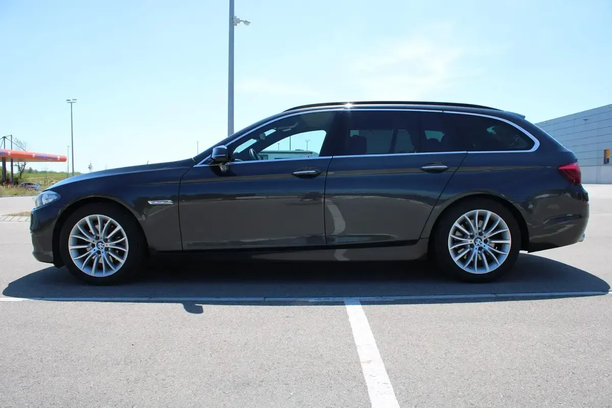 Gebraucht BMW 520 Luxury Line 190 PS (139 kW) 2015 Grau Kombi