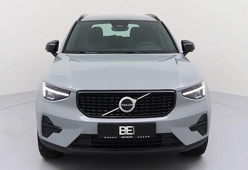 Neu Volvo XC40 Plus 163 PS (119 kW) 2025 Grau SUV
