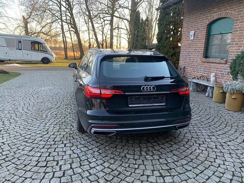 Gebraucht Audi A4 Ambiente 163 PS (119 kW) 2022 Schwarz Kombi