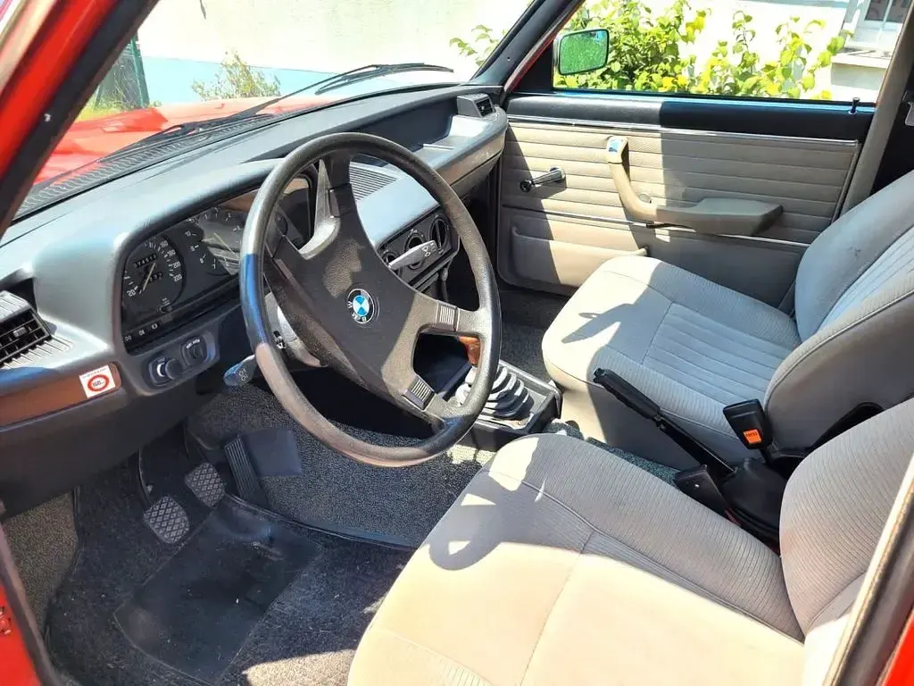 Gebraucht BMW 520 122 PS (89 kW) 1979 Rot Limousine