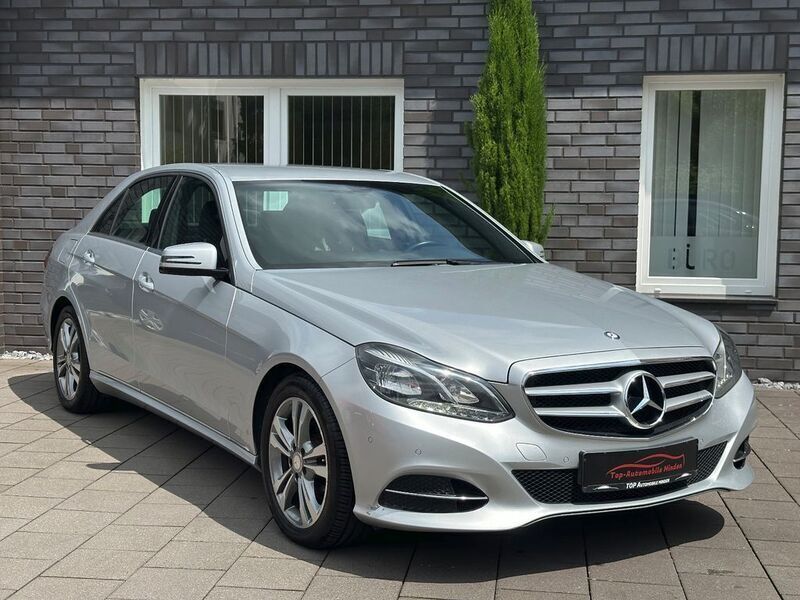 Silber Gebraucht 2013 Mercedes E200 Avantgarde Limousine | 17.999 € (Etwas zu teuer) - Bild 1/4