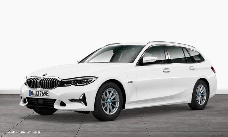 Weiß Gebraucht 2021 BMW 320e Sport Line Kombi | 25.902 € (Fairer Preis) - Bild 1/3
