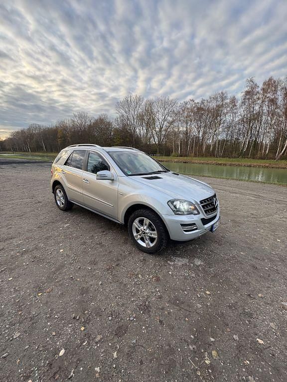 Gebraucht Mercedes ML350 Edition 231 PS (169 kW) 2010 Silber SUV