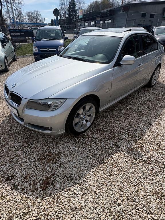 Gebraucht BMW 320 184 PS (135 kW) 2010 Silber Limousine