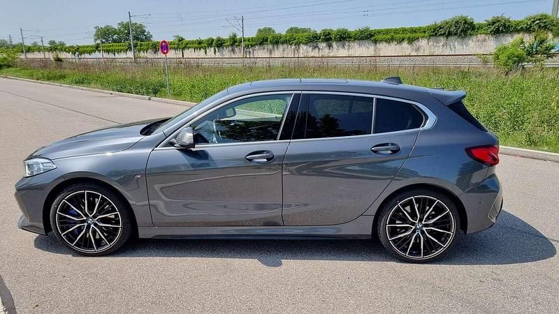 Grau Gebraucht 2020 BMW M135 M Performance Kleinwagen | 32.500 € (Fairer Preis) - Bild 1/4