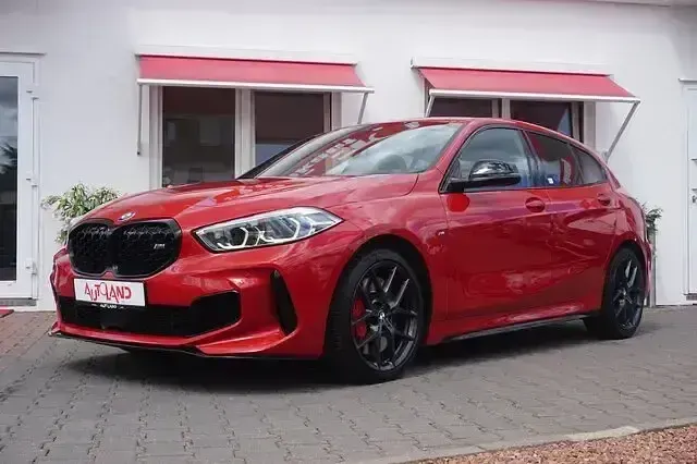 Gebraucht BMW M135 M Sport 306 PS (225 kW) 2021 Melbournerot met. (metallic) Kleinwagen