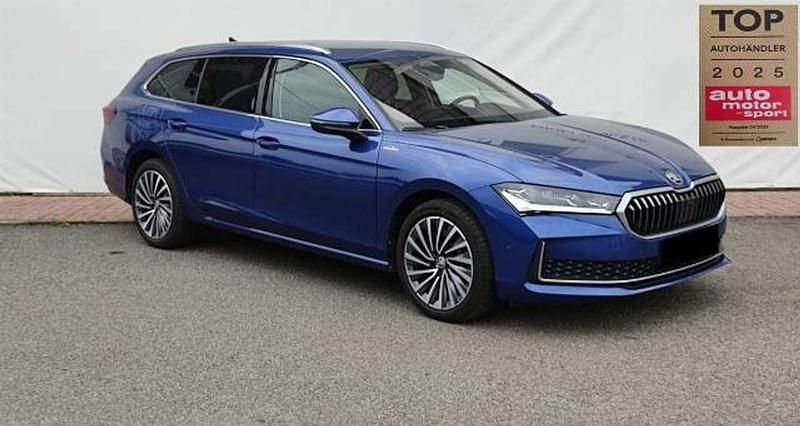 Blau Gebraucht 2024 Skoda Superb LAURIN & KLEMENT Kombi | 45.599 € (Fairer Preis) - Bild 1/4