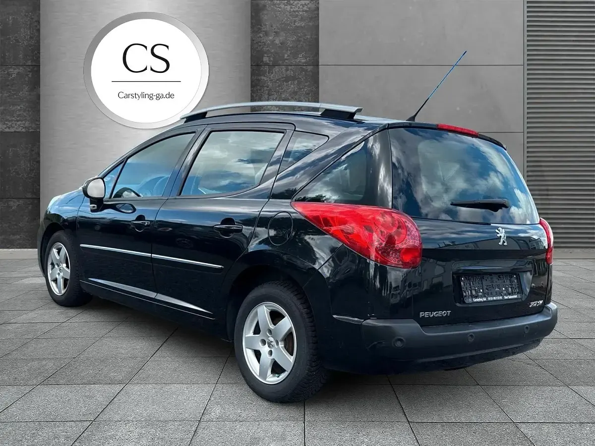 Gebraucht Peugeot 207 95 PS (69 kW) 2011 Schwarz Kombi