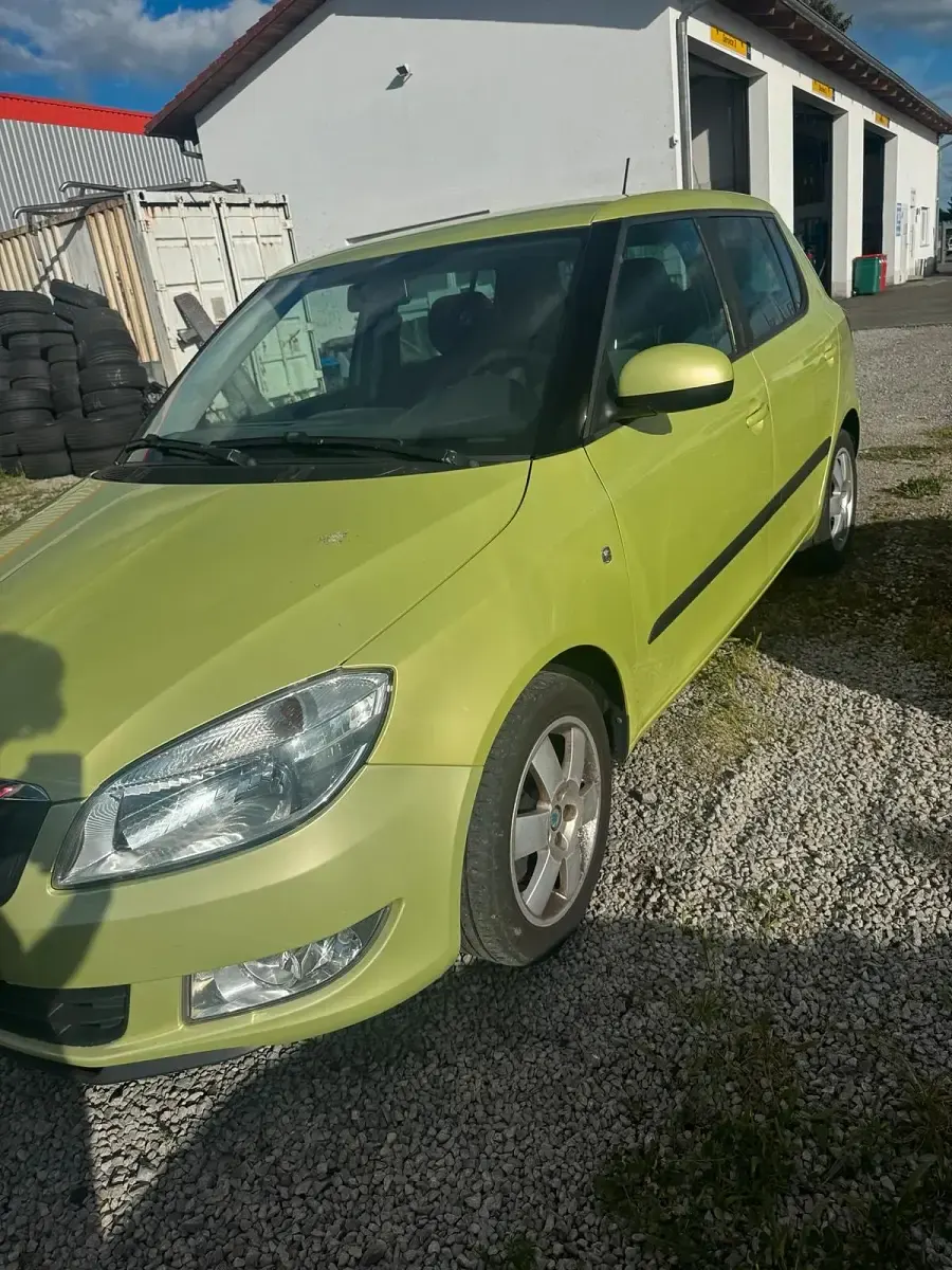 Gebraucht Skoda Fabia 85 PS (62 kW) 2013 Grün Limousine