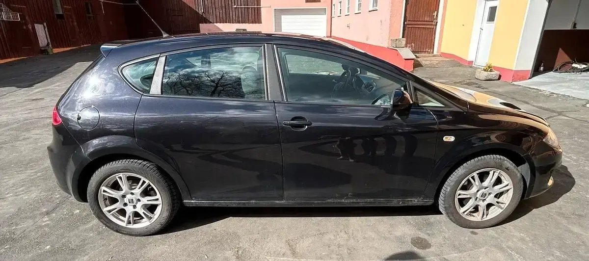 Usata Seat Leon 125 CV (91 kW) 2010 Nero Utilitaria