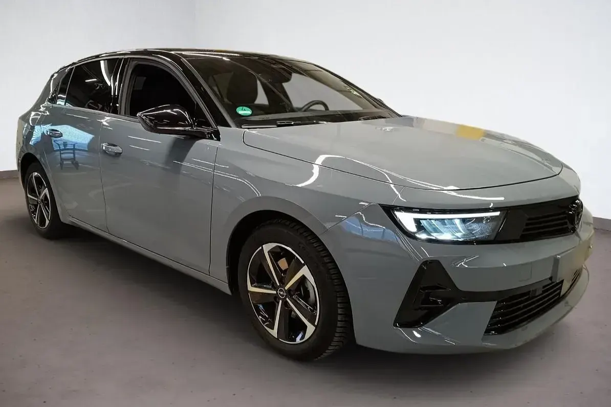 Gebraucht Opel Astra 131 PS (96 kW) 2025 Grau Kleinwagen