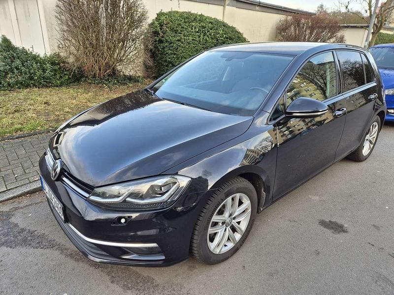 Gebraucht 2018 VW Golf VII Comfortline Limousine | 13.900 € (Etwas zu teuer) - Bild 1/4