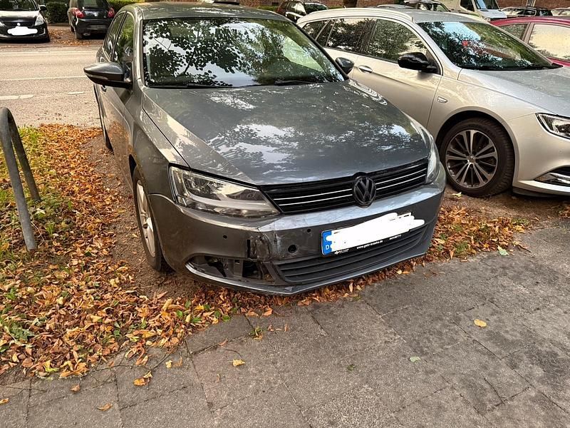 Grau Gebraucht 2011 VW Jetta Limousine | 6.000 € (Guter Preis) - Bild 1/4