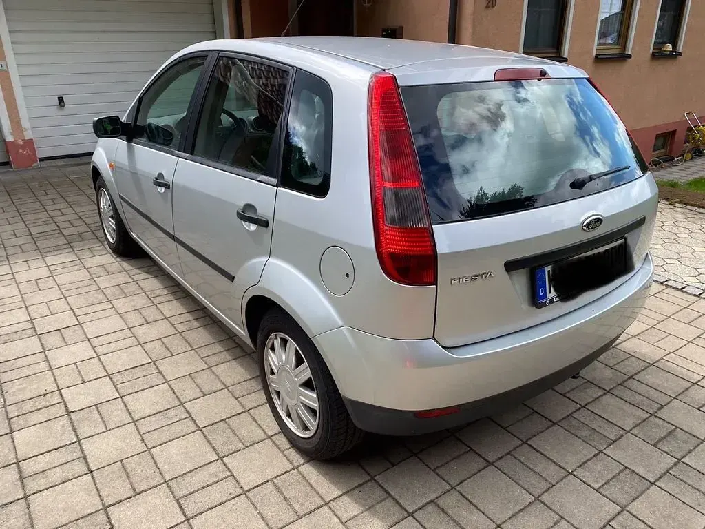 Gebraucht Ford Fiesta 101 PS (74 kW) 2002 Silber Kleinwagen
