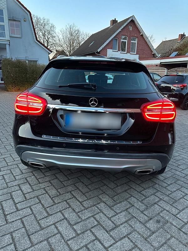 Gebraucht Mercedes GLA200 136 PS (100 kW) 2014 Schwarz SUV