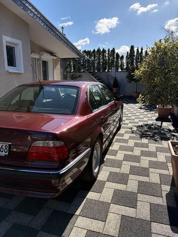 Gebraucht BMW 735 238 PS (175 kW) 1999 Rot Limousine