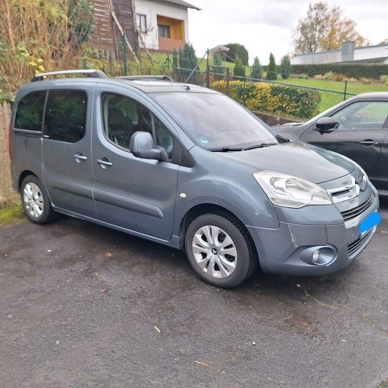 Grau Gebraucht 2009 Citroën Berlingo Exclusive Van / Kleinbus | 3.750 € (Fairer Preis) - Bild 1/4