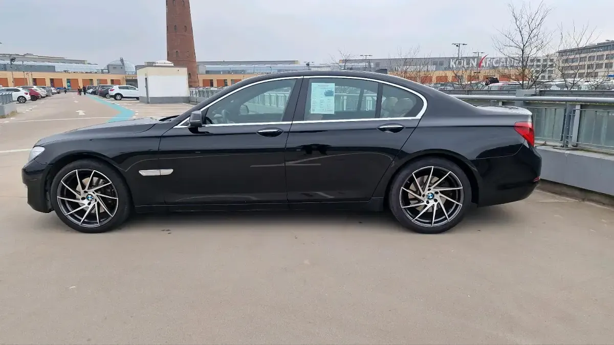 Usata BMW 730 258 CV (189 kW) 2013 Nero Berlina