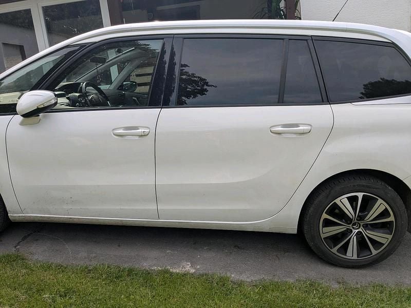 Weiß Gebraucht 2017 Citroën C4 Van / Kleinbus | 13.000 € - Bild 1/2