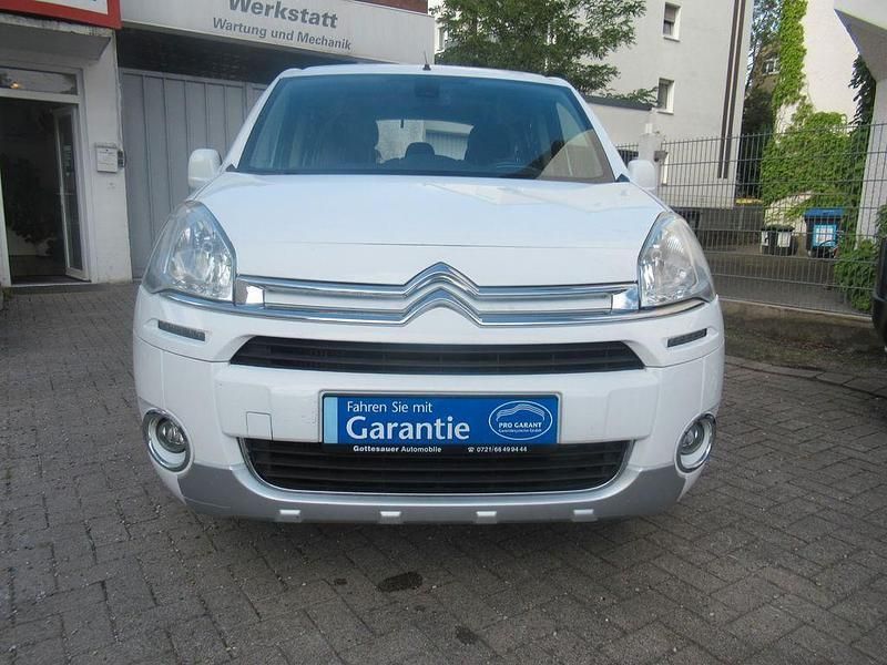 Weiß Gebraucht 2015 Citroën Berlingo SELECTION Van / Kleinbus | 7.190 € (Fairer Preis) - Bild 1/4