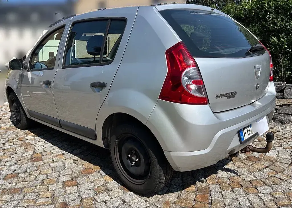 Gebraucht Dacia Sandero 75 PS (55 kW) 2009 Silber Limousine