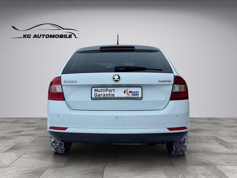 Gebraucht Skoda Rapid Joy 90 PS (66 kW) 2017 Weiß Kleinwagen