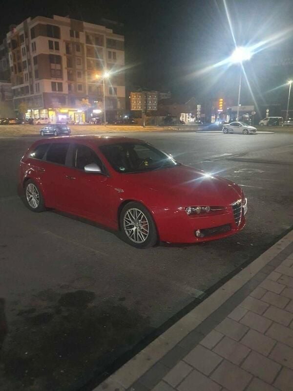Rot Gebraucht 2011 Alfa Romeo 159 Turismo Kombi | 4.000 € (Fairer Preis) - Bild 1/4