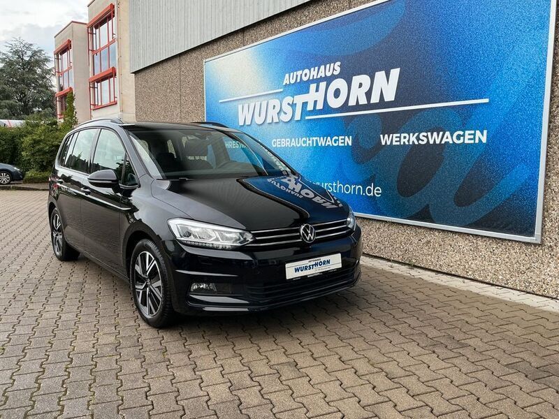 Schwarz Gebraucht 2023 VW Touran Comfortline Van / Kleinbus | 29.900 € (Etwas zu teuer) - Bild 1/4