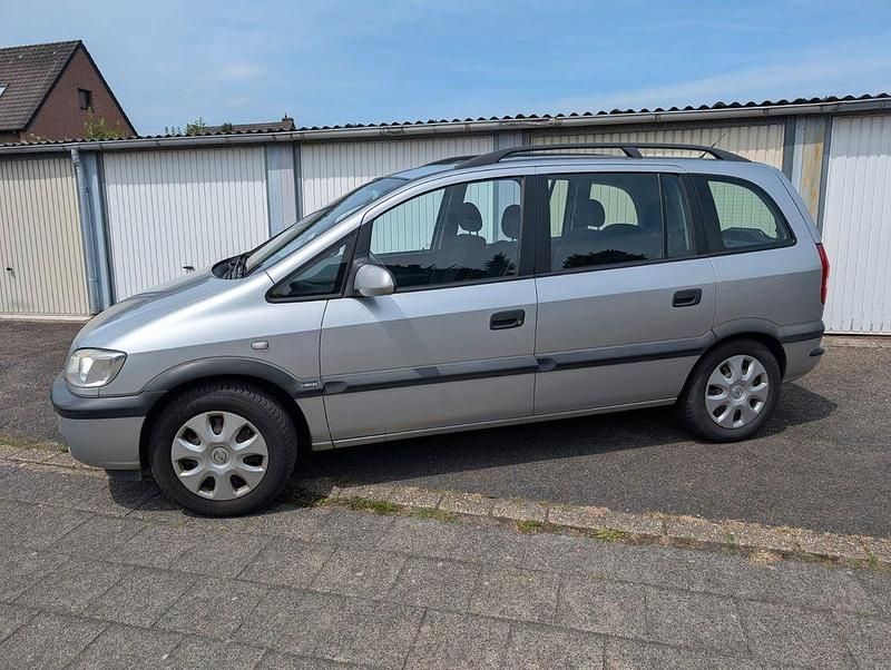 Grau Gebraucht 2002 Opel Zafira Comfort Van / Kleinbus | 999 € (Superpreis) - Bild 1/4