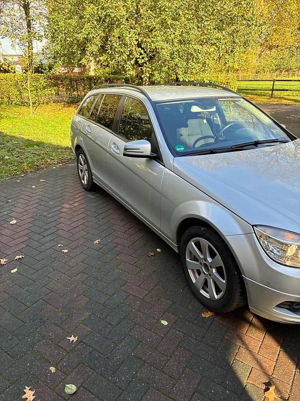 Silber Gebraucht 2011 Mercedes 220 Kombi | 6.500 € - Bild 1/4