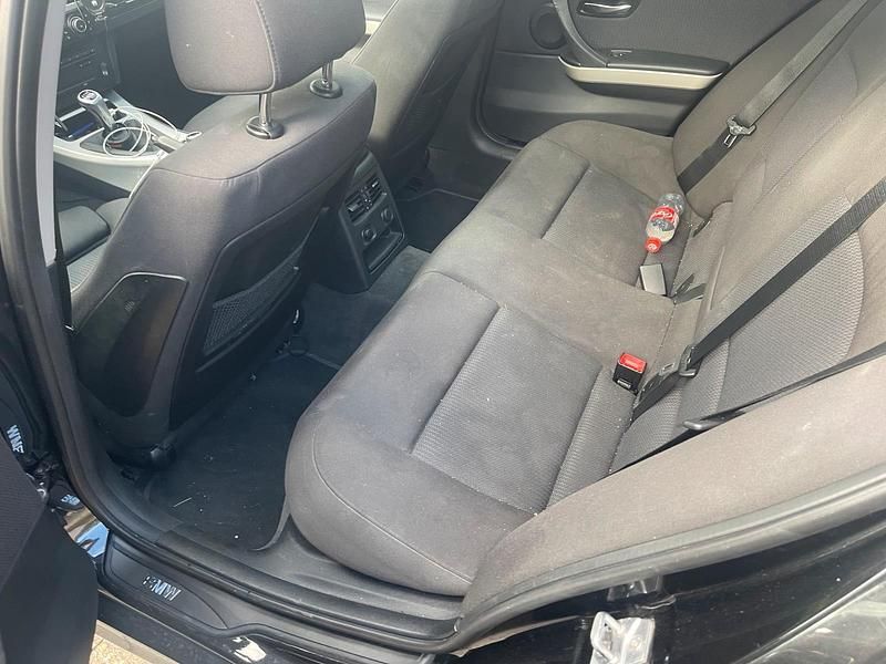 Gebraucht BMW 320 184 PS (135 kW) 2012 Schwarz Kombi