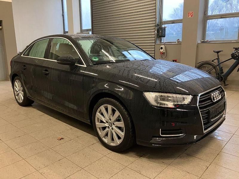Gebraucht Audi A3 Design 116 PS (85 kW) 2018 Schwarz Limousine