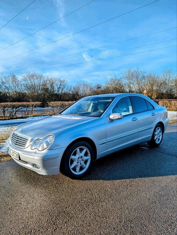 Silber Gebraucht 2002 Mercedes C240 Elegance Limousine | 4.900 € (Teuer) - Bild 1/4