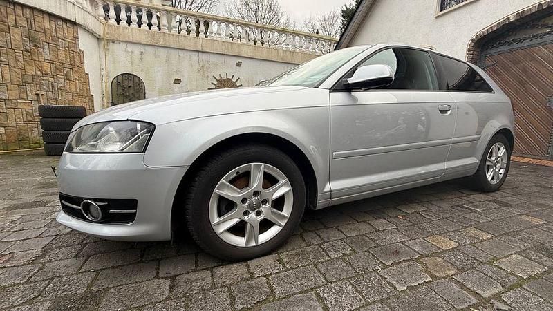 Silber Gebraucht 2011 Audi A3 Ambition Kleinwagen | 4.990 € (Guter Preis) - Bild 1/4