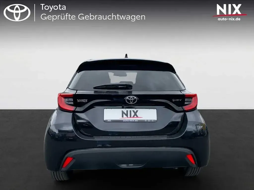 Neu Toyota Yaris 116 PS (85 kW) 2025 Schwarz Kleinwagen