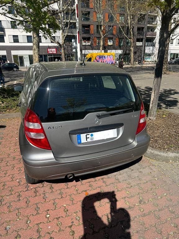 Gebraucht Mercedes A180 Elegance 109 PS (80 kW) 2007 Grau Van / Kleinbus