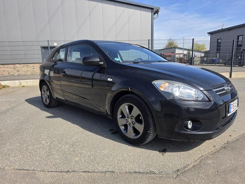 Usata Kia Ceed 90 CV (66 kW) 2010 Nero Utilitaria