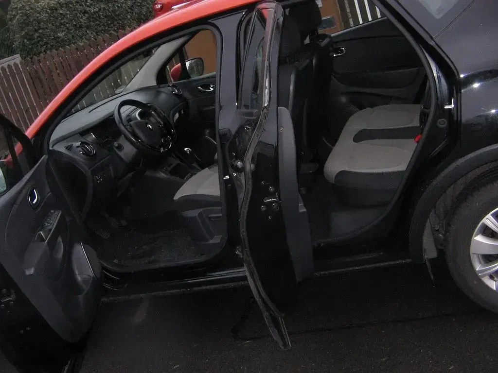 Używany Renault Captur Life 90 KM (66 kW) 2017 Czarny SUV
