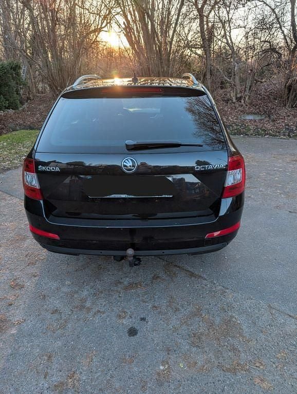Gebraucht Skoda Octavia Joy 150 PS (110 kW) 2016 Schwarz Kleinwagen