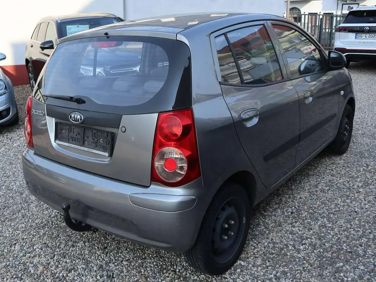 Gebraucht Kia Picanto LX 63 PS (46 kW) 2009 Titaniumsilber met. Kleinwagen