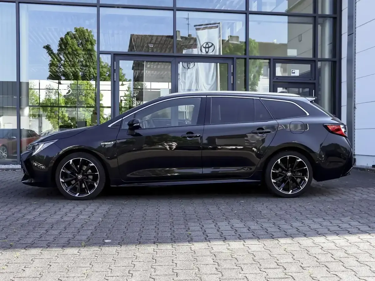 Gebraucht Toyota Corolla Edition 184 PS (135 kW) 2021 Mysticschwarz mica Kombi