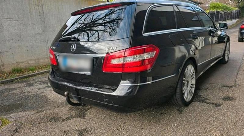Gebraucht Mercedes E200 136 PS (100 kW) 2011 Schwarz Kombi