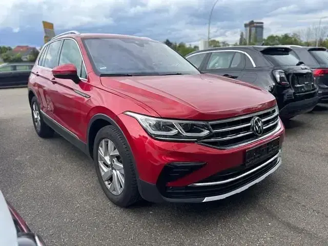 Second-hand VW Tiguan Elegance 150 CP (110 kW) 2023 Roșu SUV