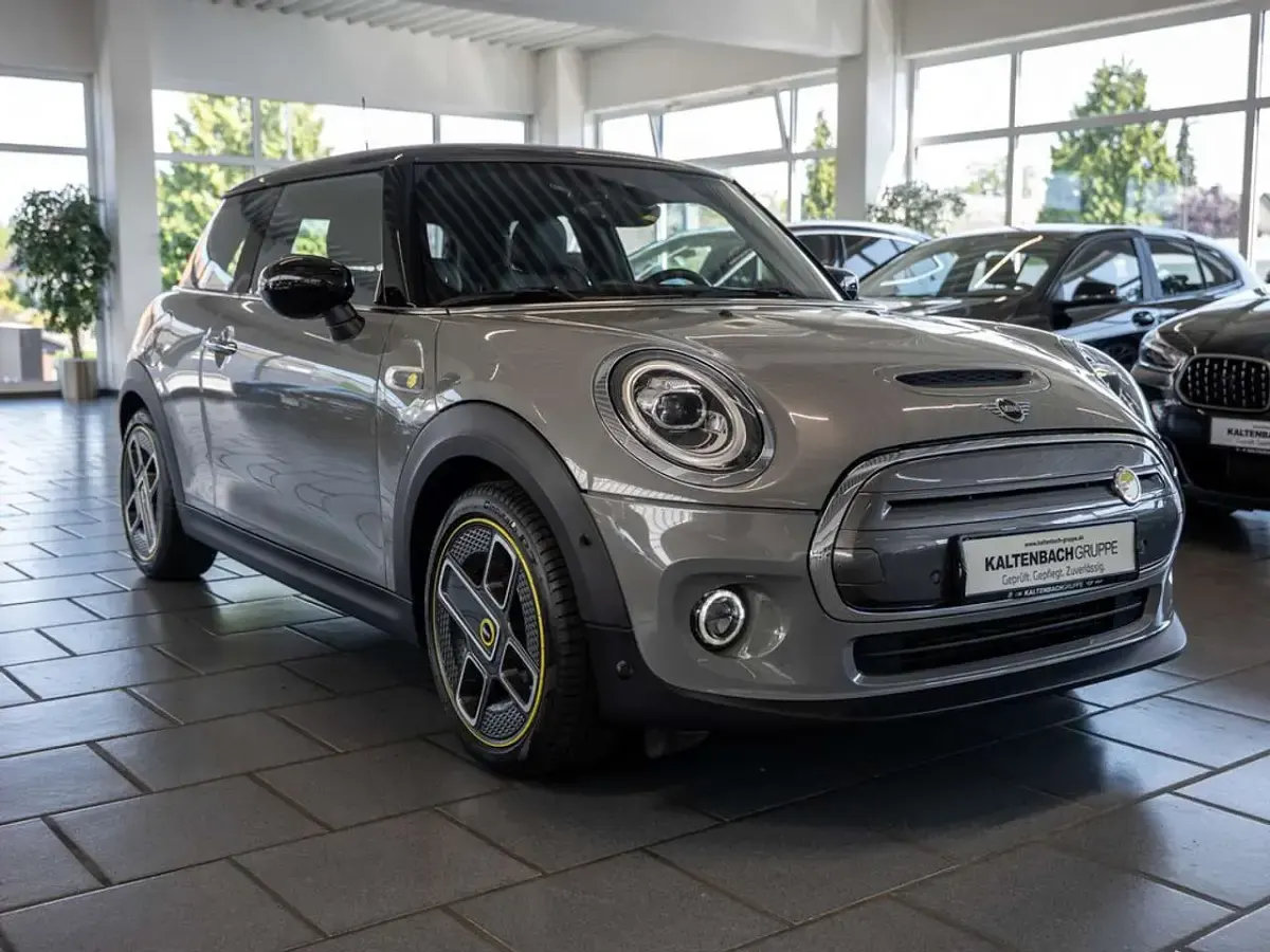 Gebraucht Mini Cooper SE 135 kW (184 PS) 2021 Moonwalk grey Kleinwagen
