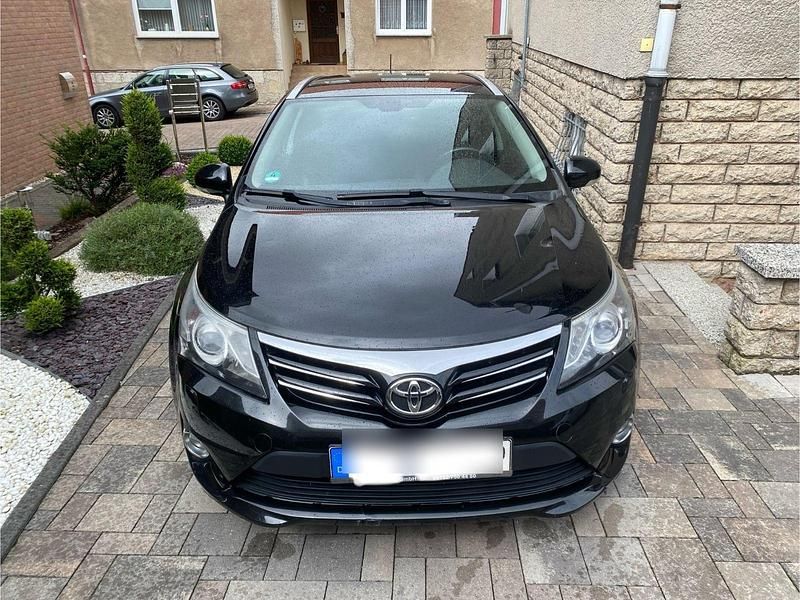 Schwarz Gebraucht 2014 Toyota Avensis Kombi | 8.890 € (Fairer Preis) - Bild 1/4