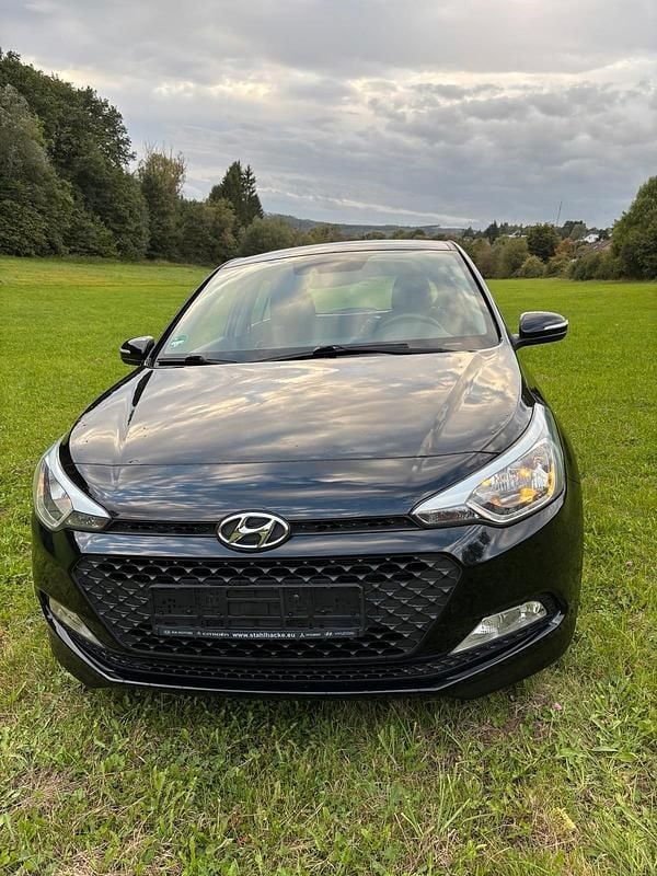 Schwarz Gebraucht 2017 Hyundai i20 Active Kleinwagen | 7.800 € (Guter Preis) - Bild 1/4