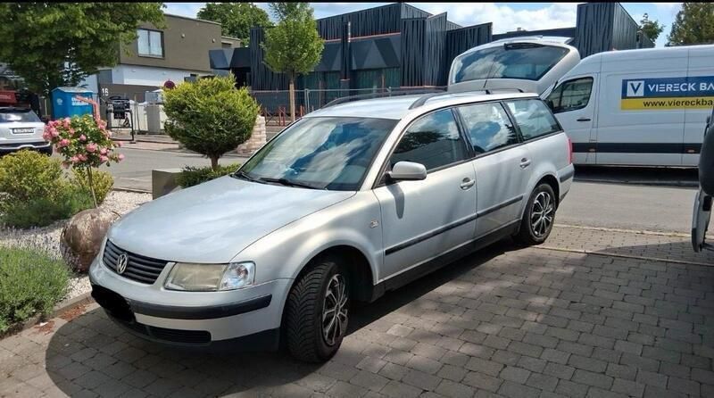 Silber Gebraucht 2000 VW Passat Kombi | 1.200 € (Fairer Preis) - Bild 1/4